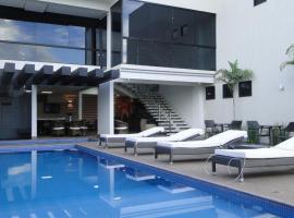 Planaltos Palace Hotel，位于戈亚内西亚的酒店
