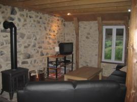 Gite Clara，位于Bassignac-le-Haut的酒店