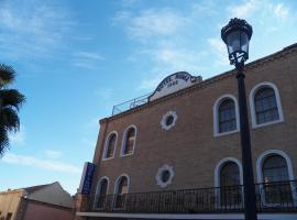 罗马酒店，位于马塔莫罗斯的酒店