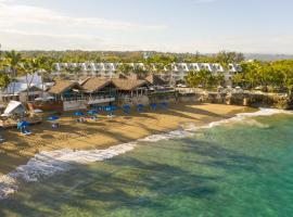 海滨之家海滩及礁石全包度假村，位于苏莎亚的带按摩浴缸的酒店