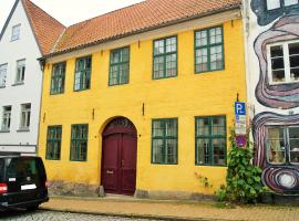 Das Gelbe Haus - Drei besondere Ferienwohnungen，位于弗伦斯堡弗伦斯堡航海博物馆附近的酒店
