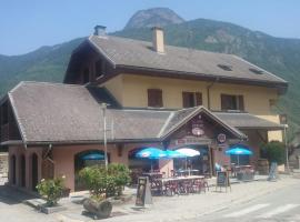 Le Grand Chatelard HÔTEL BAR RESTAURANT，位于Sainte-Marie-de-Cuines的酒店