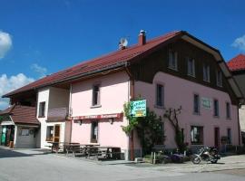 Hotel les Gentianes，位于Rochejean的酒店