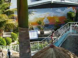 Apart Hotel Acuarious de Luis，位于埃斯特利的酒店