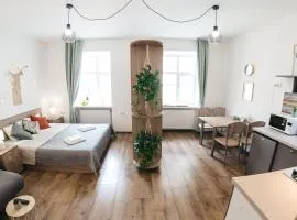 "Green Oasis Apartment"