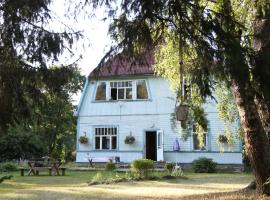 Annenhof Holiday House，位于Pudisoo的酒店