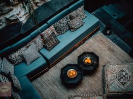 The Riad - Adults Only，位于塔里法的摩洛哥传统庭院