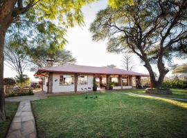 Dornhuegel Guest Farm，位于Grootfontein路边野餐点（荫凉处）附近的酒店