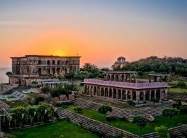 Neemrana's - Tijara Fort Palace，位于阿尔瓦尔的酒店