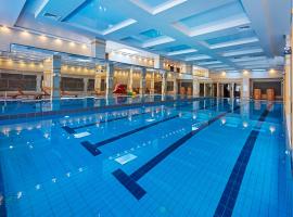 7 Pools SPA Boutique Hotel，位于班斯科的自助式住宿