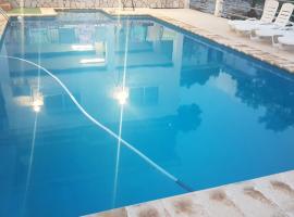 Calicanto House & Pool，位于托伦特的度假屋
