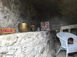 ,A cantinella, une cave a fromage au centre corse，位于Santa-Lucia-di-Mercurio的豪华帐篷