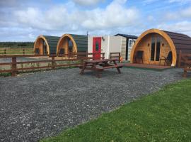 Emlagh, Self Catering Glamping Pods，位于基尔基的木屋