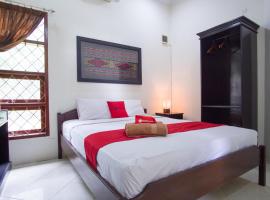 RedDoorz Syariah near Ngade Lake Ternate，位于特尔纳特岛的酒店