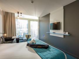 Logis Hôtel Les Pins - Opéralia，位于巴拉吕克莱班的酒店