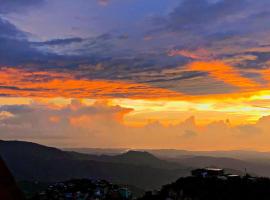 Vacation House in Baguio with Amazing Sunset Views，位于碧瑶本卡博物馆附近的酒店