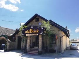 OldBrick PUB，位于松博尔的住宿加早餐旅馆