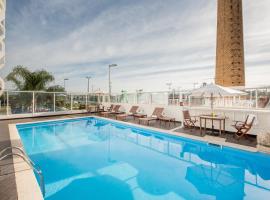 弗洛里亚诺波利斯因特城市酒店，位于弗洛里亚诺波利斯的带泳池的酒店