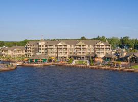 Chautauqua Harbor Hotel - Jamestown，位于CeloronChautauqua Institution附近的酒店