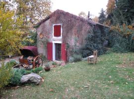 Monte Brugiana Centro trekking a cavallo，位于马萨的酒店