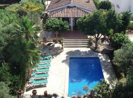 Villa para 6 con piscina privada.，位于休达德亚的度假屋