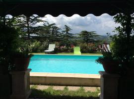 Villa Nanda a 15 minuti da Roma piscina esclusiva , villa nella natura，位于福尔梅洛的酒店