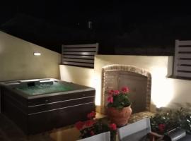 Anemomilos Jacuzzi Suite，位于科孚镇的酒店
