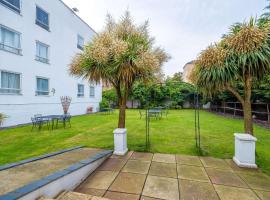 The Dolphin Hotel，位于大雅茅斯的酒店