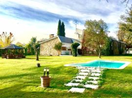 Precioso chalet a 15 min de Madrid，位于Santo Domingo的酒店