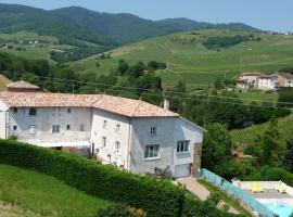 莱斯皮克雷提斯旅馆，位于Vaux-en-Beaujolais的酒店