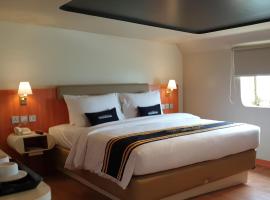 Doulos Phos The Ship Hotel，位于Sebungsungai的酒店