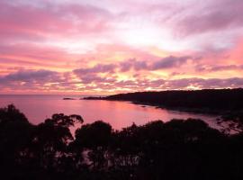 THE LOFT @ Bay of Fires Seascape，位于比那隆湾的海滩酒店