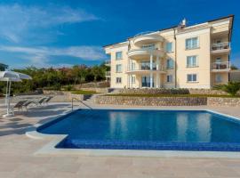 Luxury Apartments Villa Tunera，位于波拉特的酒店