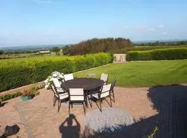 Antrim Heights B&B Panoramic Views & Free Parking