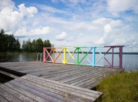 Tahlo Hillhouse and Underhill Beach & Sauna，位于Mutala的酒店