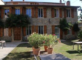 Les Tilleuls，位于Saint-Georges-de-Luzençon的酒店