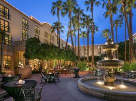 Tempe Mission Palms, a Destination by Hyatt Hotel，位于坦培消防博物馆附近的酒店