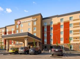 Best Western Plus Hinton Inn & Suites，位于欣顿的带泳池的酒店