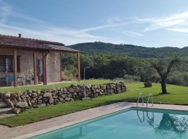 Di Colle In Colle - Country House with Private Pool，位于特拉西梅诺湖畔托罗的乡间豪华旅馆