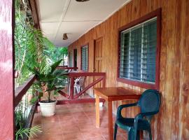 Guest house Posada Ixchel，位于埃尔莱马特的酒店