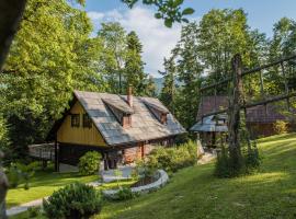 Počitniška hiša Koča Dobnik，位于Lovrenc na Pohorju的山林小屋