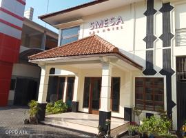 SMESA Edotel Syariah Surabaya Mitra RedDoorz，位于Wonokromo的酒店