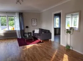 Lovely, spacious apartment with free parking