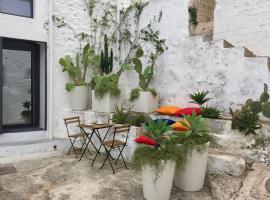 Ostuni dans le vieux bourg, maison sur la Piazzetta，位于奥斯图尼的公寓