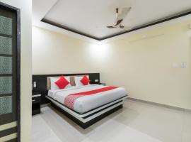 OYO 49062 Forum Comfort Boarding & Lodging，位于Puttūr的酒店