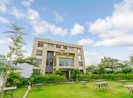 OYO 48352 Hotel Bhagyalaxmi，位于Kāla的酒店