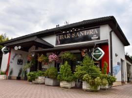 Penzion-Bar Sandra，位于Bělkovice的旅馆