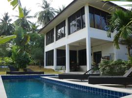 Twin Villas Apartment with Swimming Pool for 2 houses，位于Wok Tum的酒店