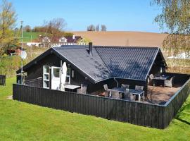 6 person holiday home in Haarby，位于Brunshuse的酒店