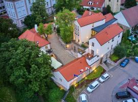 Bellevue Hotel Benešov，位于贝内绍夫的酒店